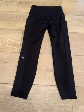 ALO Yoga Black High-Rise Performance Leggings with Side Logo